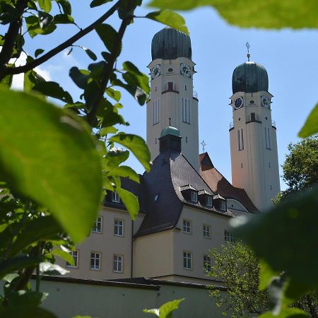 Gaestehaus Schweiklberg Vilshofen an der Donau Esterno foto