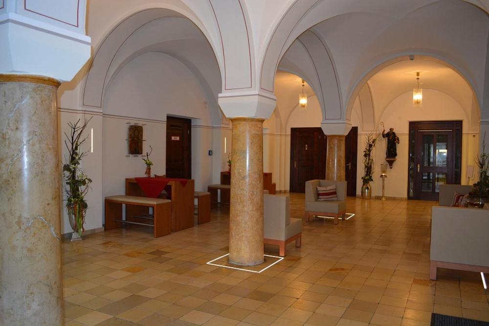 Gaestehaus Schweiklberg Vilshofen an der Donau Esterno foto