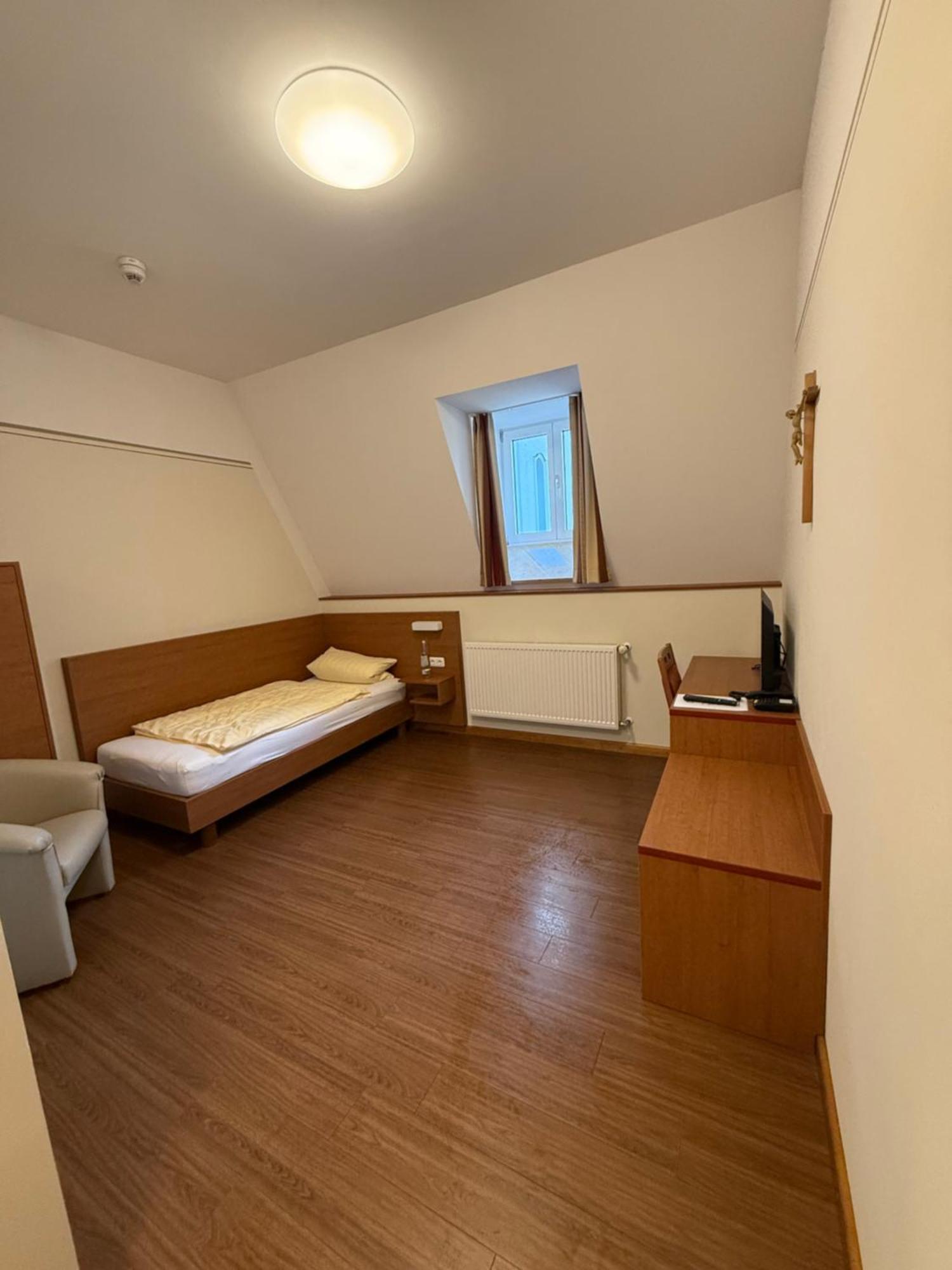 Gaestehaus Schweiklberg Vilshofen an der Donau Esterno foto